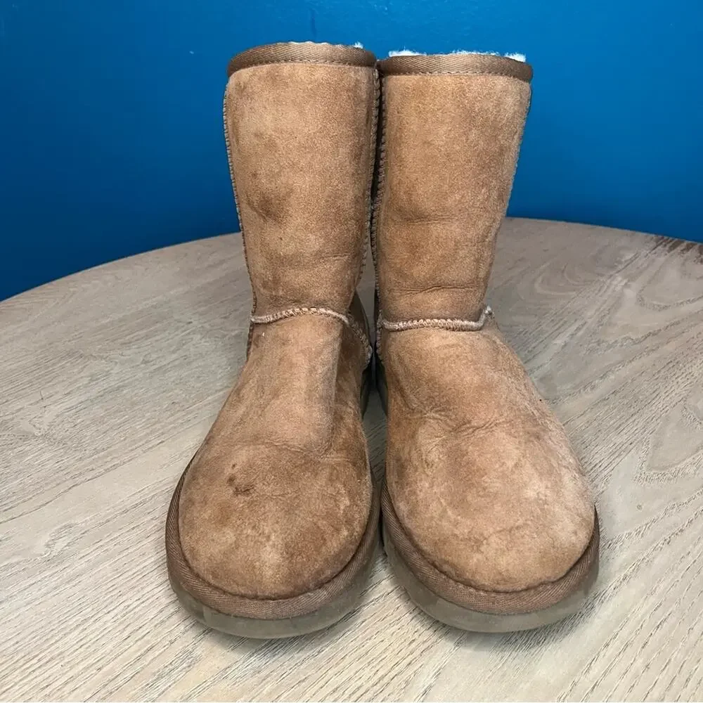 UGG Women’s Classic Short II Shearling Lined Chestnut Tan Winter Boots Size 8